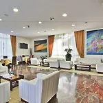 Meridianus 4* لينانو سابيادورو