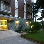 Meridianus 4* لينانو سابيادورو