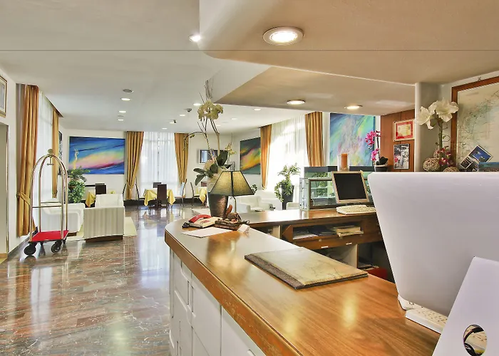 Отель Meridianus 4*